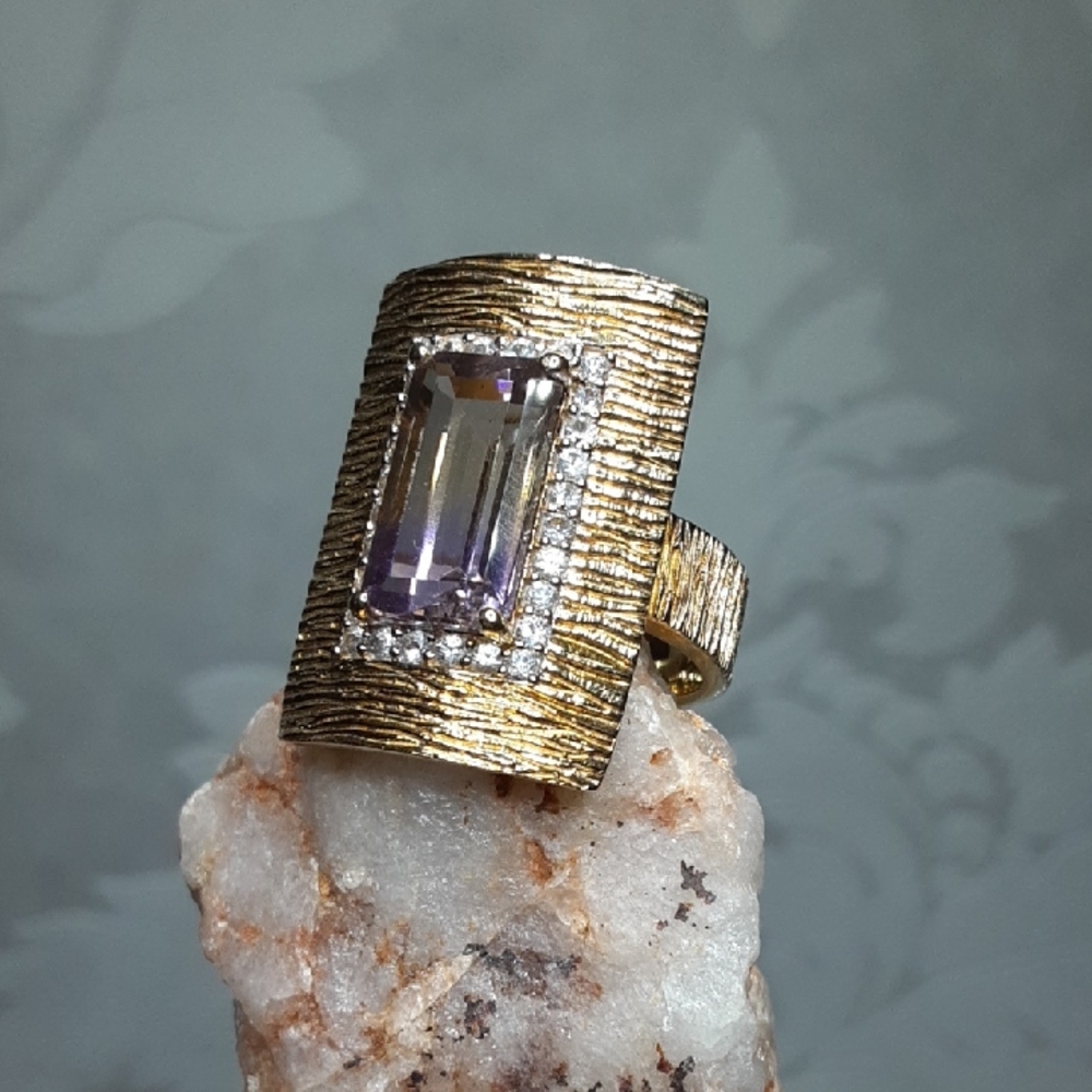 Elegant Gold and Silver Women's Ring